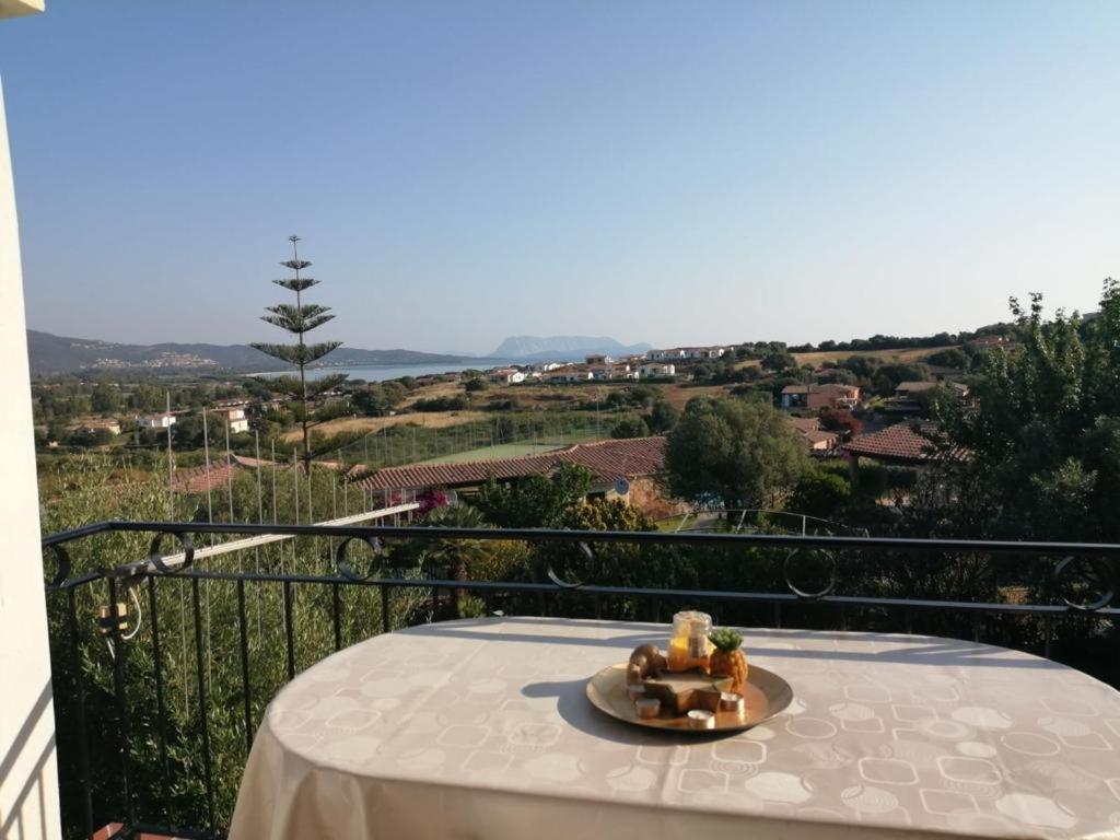 Appartamento Con Vista Mare Tanaunella Bagian luar foto